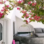 Sensia Luxury With Hot Tub Ía