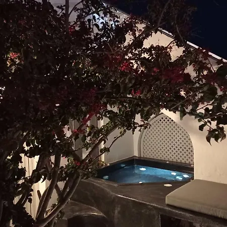 Sensia Luxury With Hot Tub