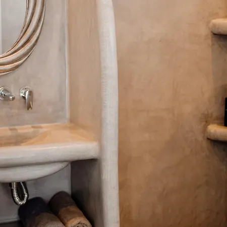 Sensia Luxury With Hot Tub Apartmán *